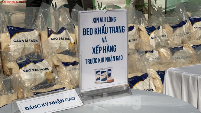 Gạo nghĩa tình tuôn trào ở Sài Gòn lần giãn cách xã hội thứ 2 - ảnh 8